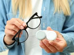 How to switch from glasses to contact lenses smoothly